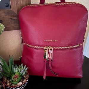 Authentic Michael Kors medium zip rhea backpack..The price is listed no offers❗️